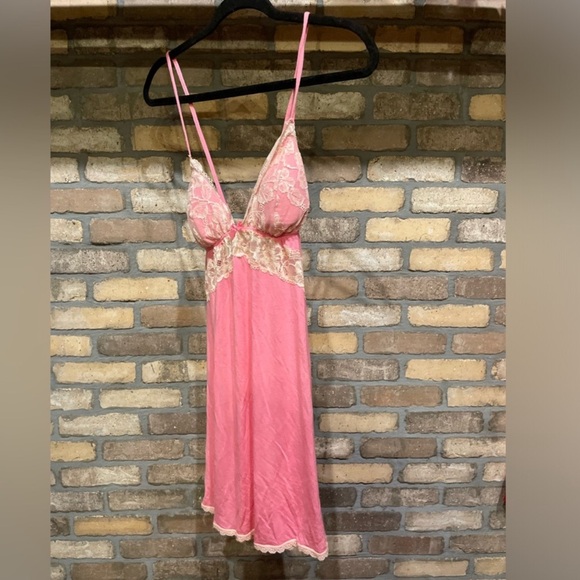 Victorias Secret Lace Trimmed Slip Chemise Silver Metallic Pink Size Medium - Picture 3 of 4